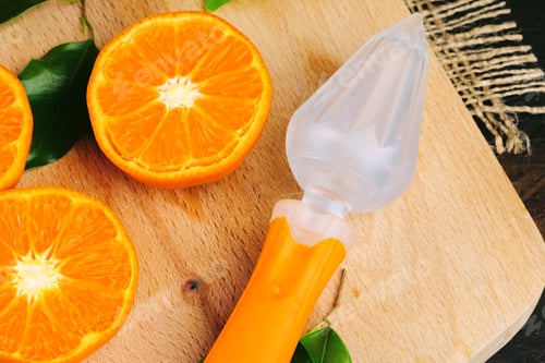 Preview: Sliced into pieces juicy ripe oranges close up