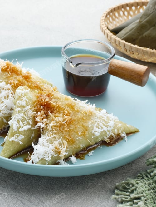 Preview: Lupis or Lopis, a traditional Indonesian food
