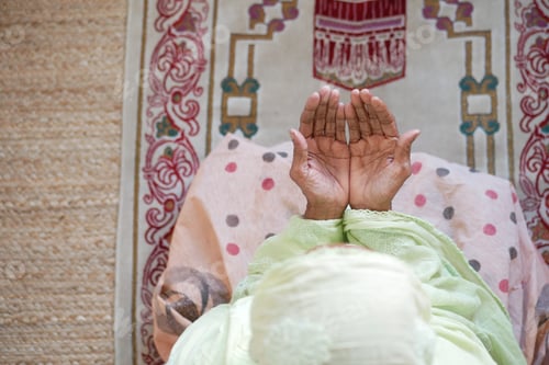 Preview: Close up of senior women hand praying at ramadan , top view