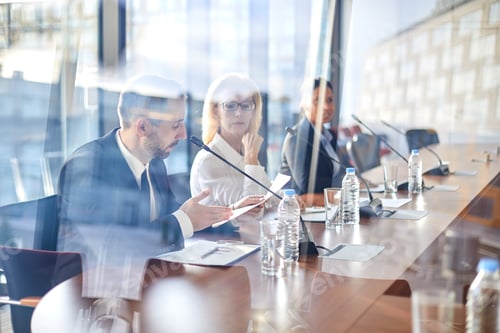 Preview: Traders discussing paper