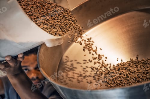 Preview: Processing coffee beans for roasting and blending at a farm which imports coffee beans.