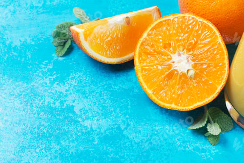 Preview: Orange slices on blue