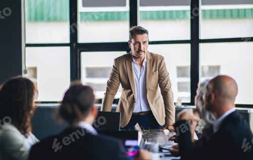 Preview: Modern office meeting with an engaged team discussing ideas