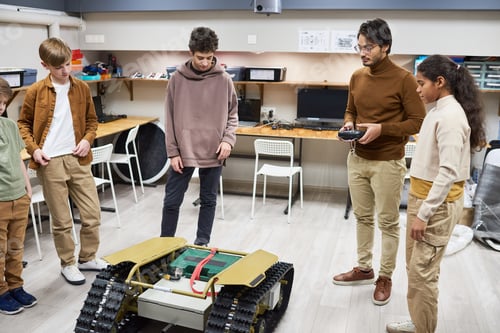 Vista previa: Crawler Robot in Engineering Class