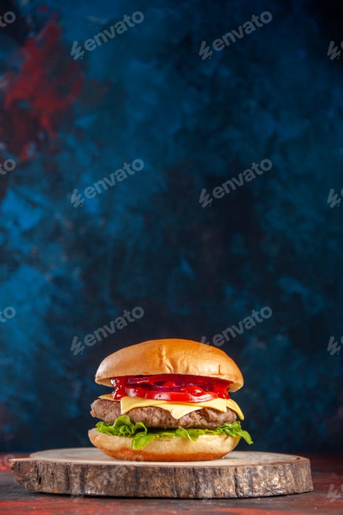 Preview: front view tasty cheeseburger with meat tomatoes and green salad on dark background sandwich fast