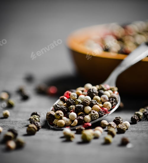 Preview: Peppercorn on rustic background.