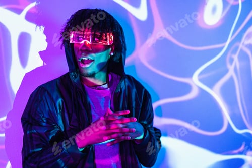 Preview: Amazed futuristic afro man wearing an augmented reality goggles