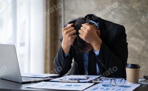 Preview: man in shock on the background of a laptop. This man has received bad news. Ruin of the entrepreneur