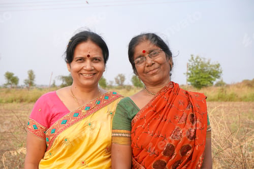 Preview: Rural Indian women in the field.
