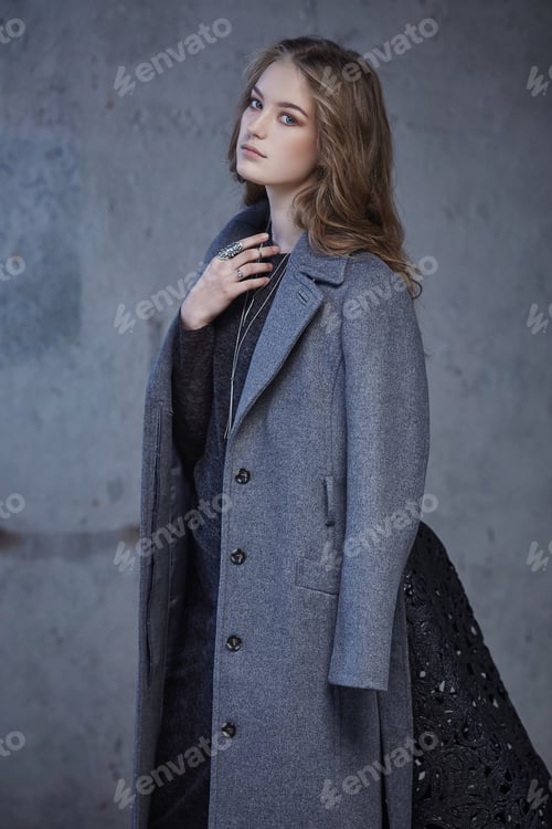 Preview: A woman in a grey coat.