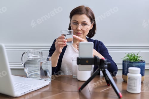 Preview: Nutritionist woman talking online about healthy eating, water, vitamins