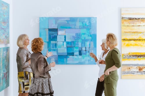 Preview: Friends in museum