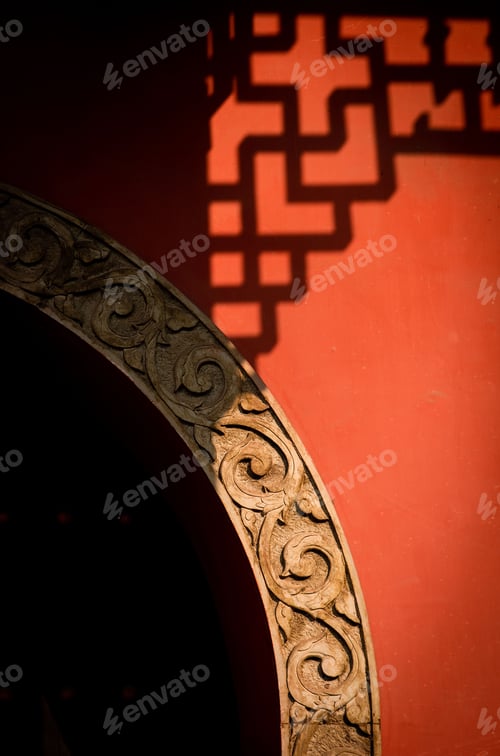 Preview: Wall featuring a dramatic shadow effect created by the addition of intricate oriental decorations.