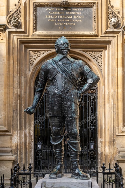 Preview: Statue of a historical figure in armor outside the Bodleian Library in Oxford, England