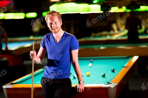 Preview: Man with snooker stick