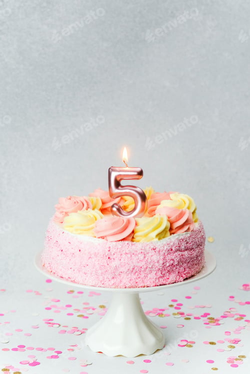 Preview: Celebrating a fifth birthday with a beautiful pink cake and candles