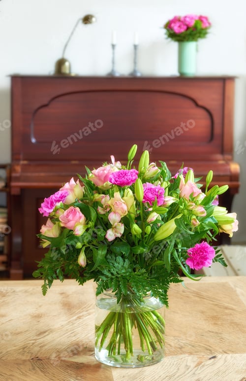 Preview: Bouquet indoor. Bouquet in font of piano.