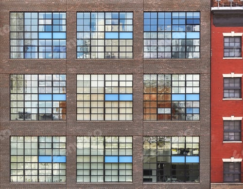 Preview: Facade of an old building in downtown New York, USA.