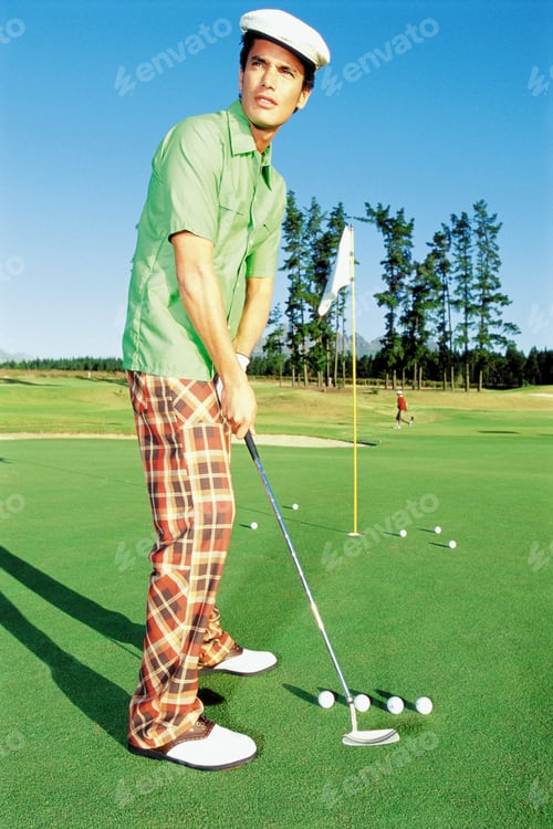Preview: Man playing golf