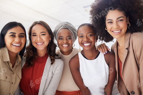 Preview: Portrait of a diverse group of smiling ethnic business women standing together in the office. Ambit