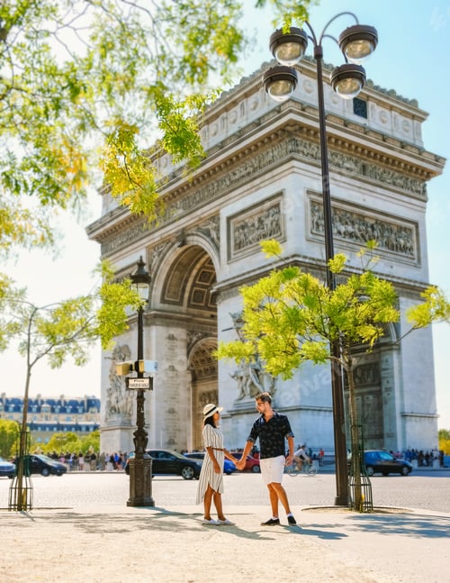 Preview: Couple on a citytrip in Paris visiting Avenue des Champs-Elysees Paris France Arc De Triomphe