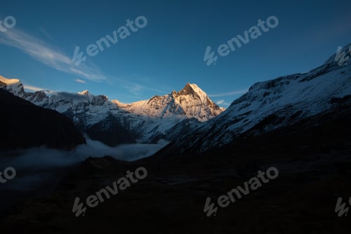 Vorschau: Mt. Machhapuchchhre vom
Annapurna Base Camp.