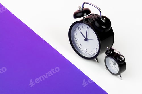 Preview: Vintage black alarm clock on lilac background