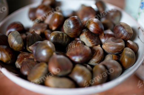 Preview: Closeup of a bowl of freshly roasted chestnuts in a kitchen