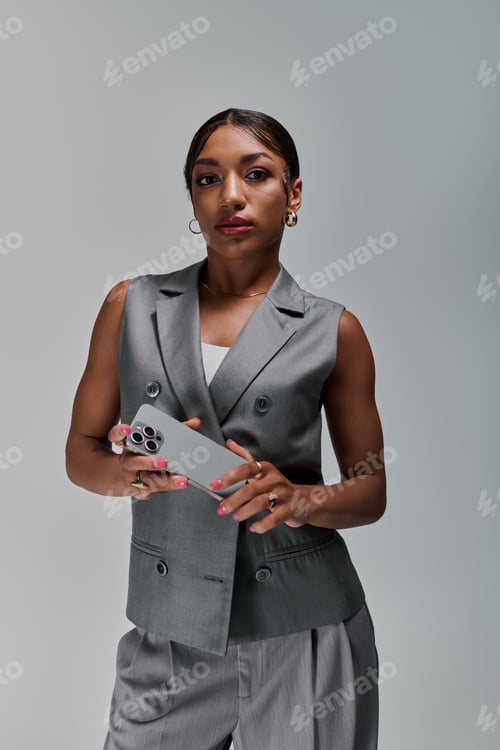 Preview: Young African American woman in stylish smart casual fashion at a modern studio