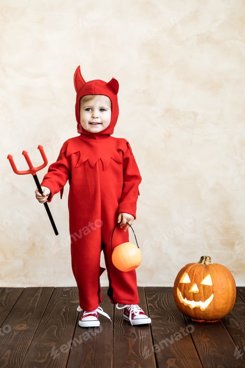 Preview: Happy child dressed Halloween costume