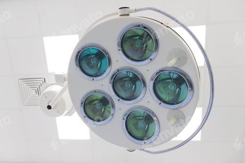 Preview: Closeup of modern medical/surgical lamp in operation room in the clinic, horizontal, bottom view