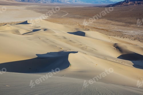 Preview: Sand dunes in California