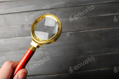 Preview: Magnifying glass in a hand