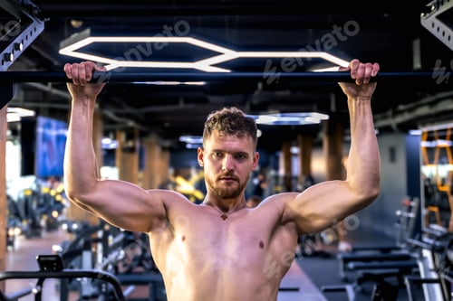 Preview: Ahlete doing push-ups in the gym with a bare torso. Sport lifestyle.