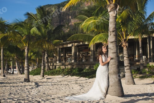 Preview: Beautiful bride in white dress on the beach