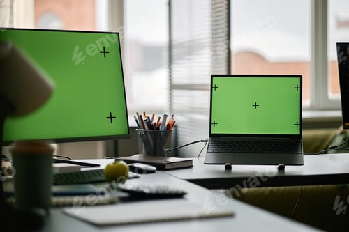 Preview: Green Screens Displaying Crosshairs on Office Devices