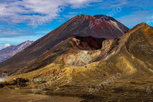 Preview: Beautiful shot of Tongariro Alpine Crossing in New Zealand