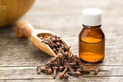 Preview: Essential oil of cloves.
