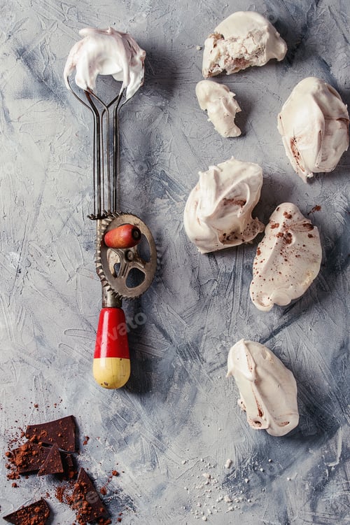 Preview: Baking meringue with chocolate