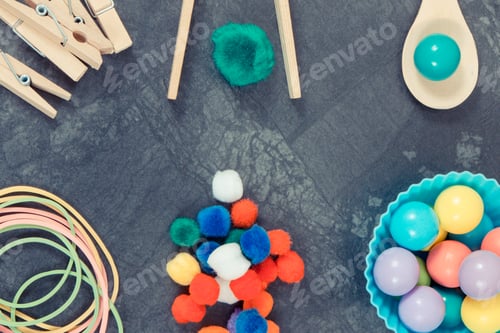 Preview: Colorful pompoms, balls and rubber erasers with spoon and tongs