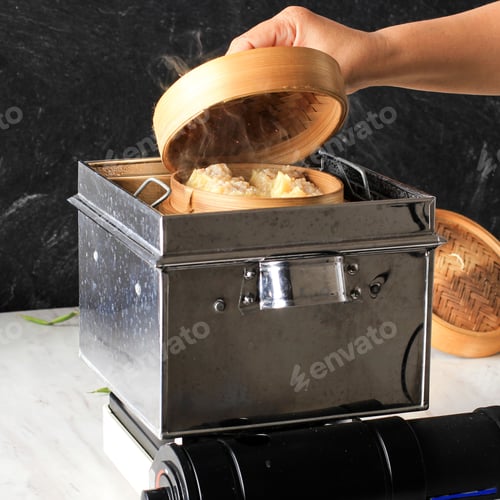 Preview: Steaming and Hot Chinese Dumplings (Dimsum) in Bamboo Steamer