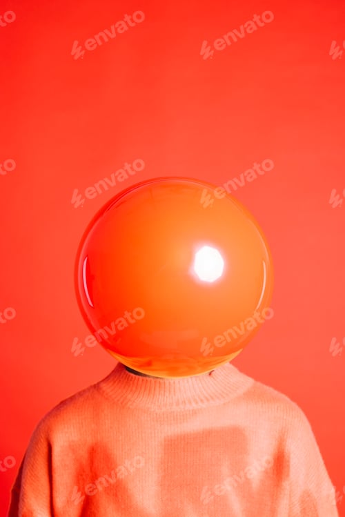 Preview: Partying with a balloon in the studio