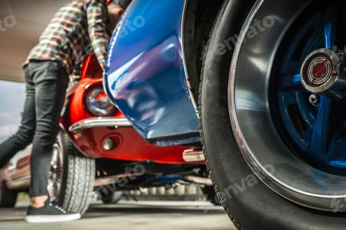 Preview: Classic Cars Restoration Mechanic Examine Vehicle