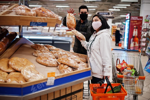 Preview: Asian couple in supermarket