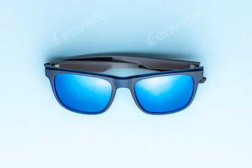 Preview: fashion sunglasses on blue background.