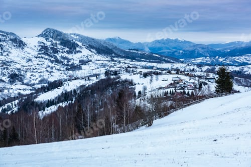 Vorschau: Karpaten verschneite Winterlandschaft, Pestera, Bran, Siebenbürgen, Rumänien