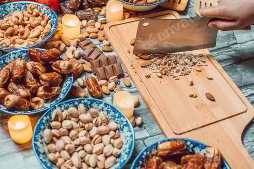 Vorschau: Hausgemachte gesunde gefüllte Datteln zubereiten