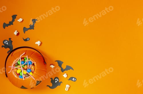 Preview: Closeup shot of a decorated table on Halloween