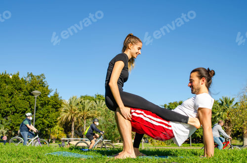 Preview: Caucasian couple training together in the park