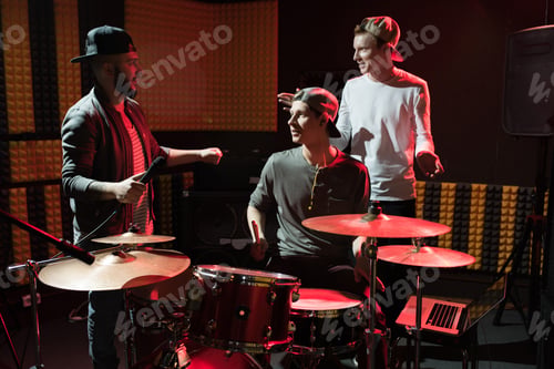 Preview: Garage Band in Recording Studio
